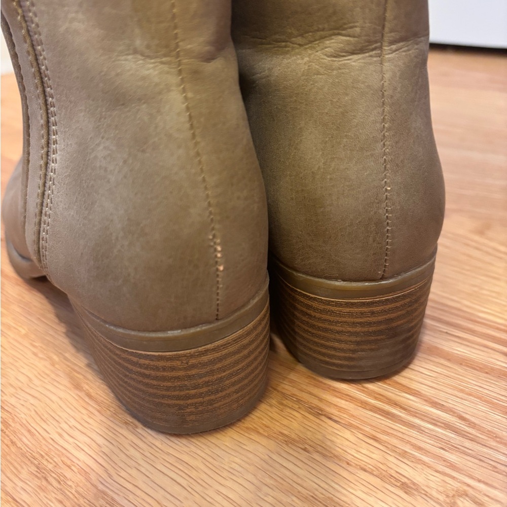 Euro soft By Sofft Womens Size 8 1/2 M Heel Faux Nubuck Booties - Picture 5 of 6